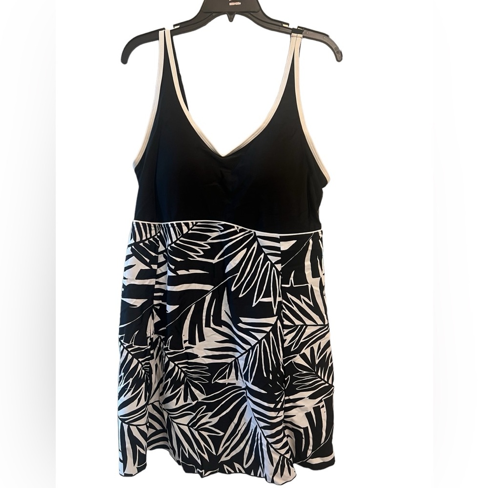 Sea & Sand Black & White Tropical Palm print suit one piece swim suit
